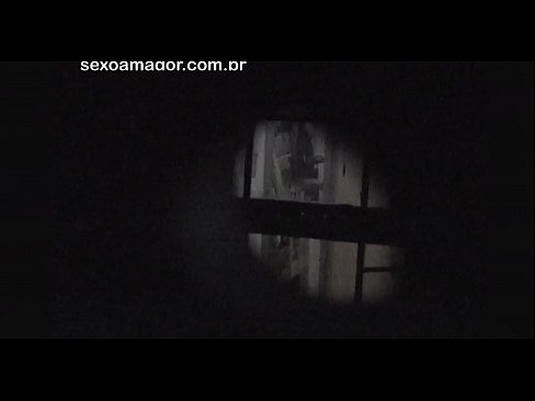 ❤️ Lourinho é filmado secretamente por um voyeur de bairro escondido atrás de tijolos ocos ️ Porno em nós pt.ru-pp.ru ❌️